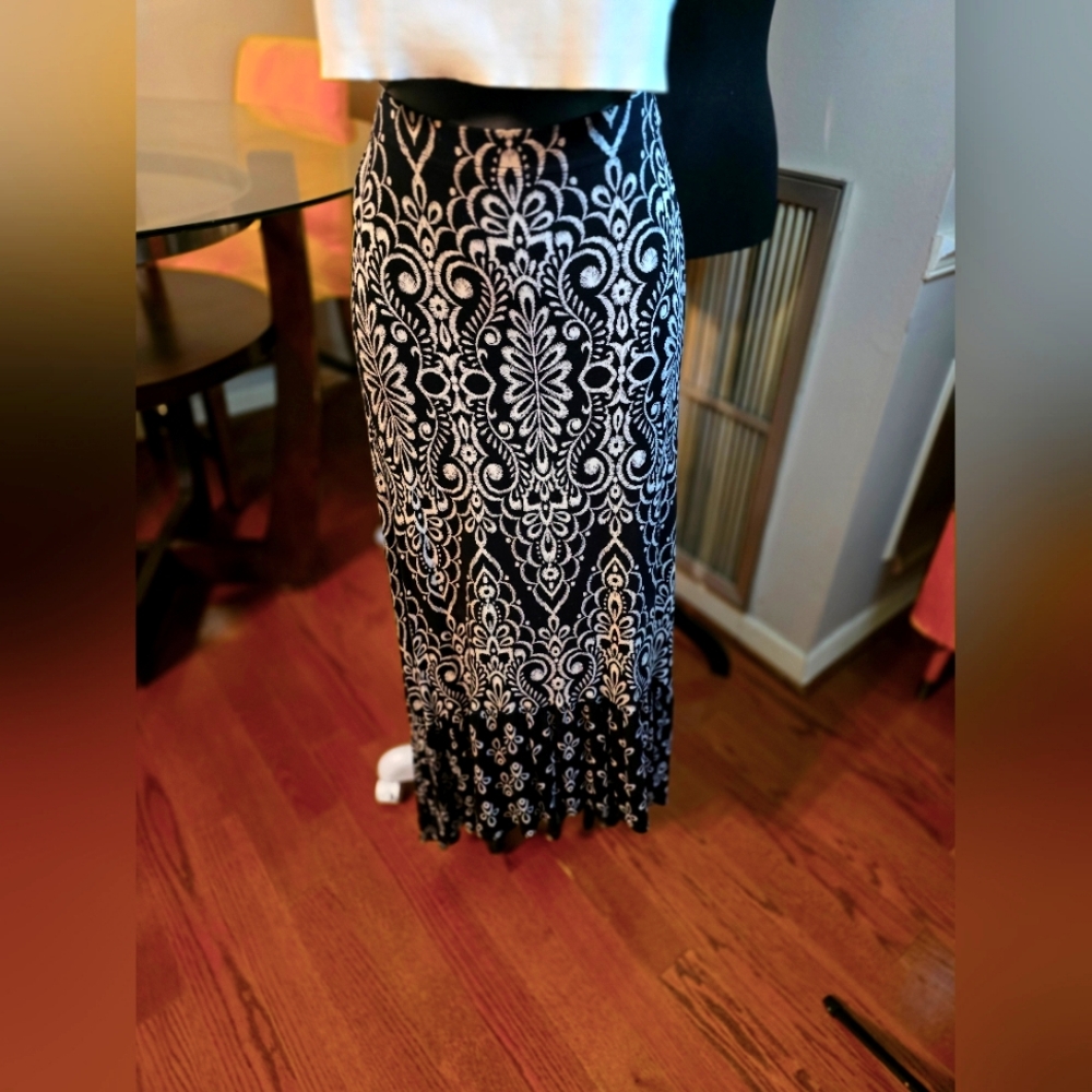 Elle, Black and white high/low skirt